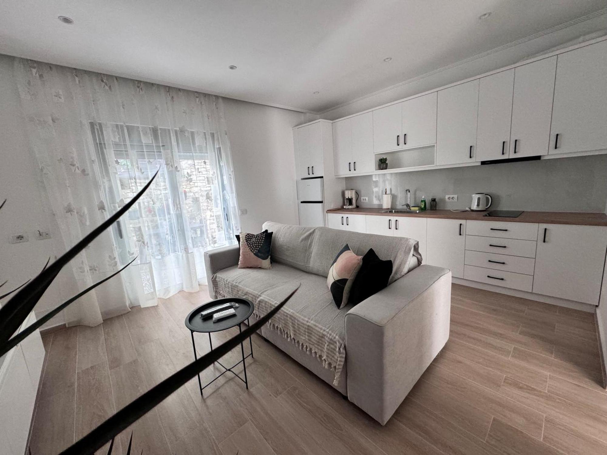 Sunset Hill Apartments Саранда Екстер'єр фото
